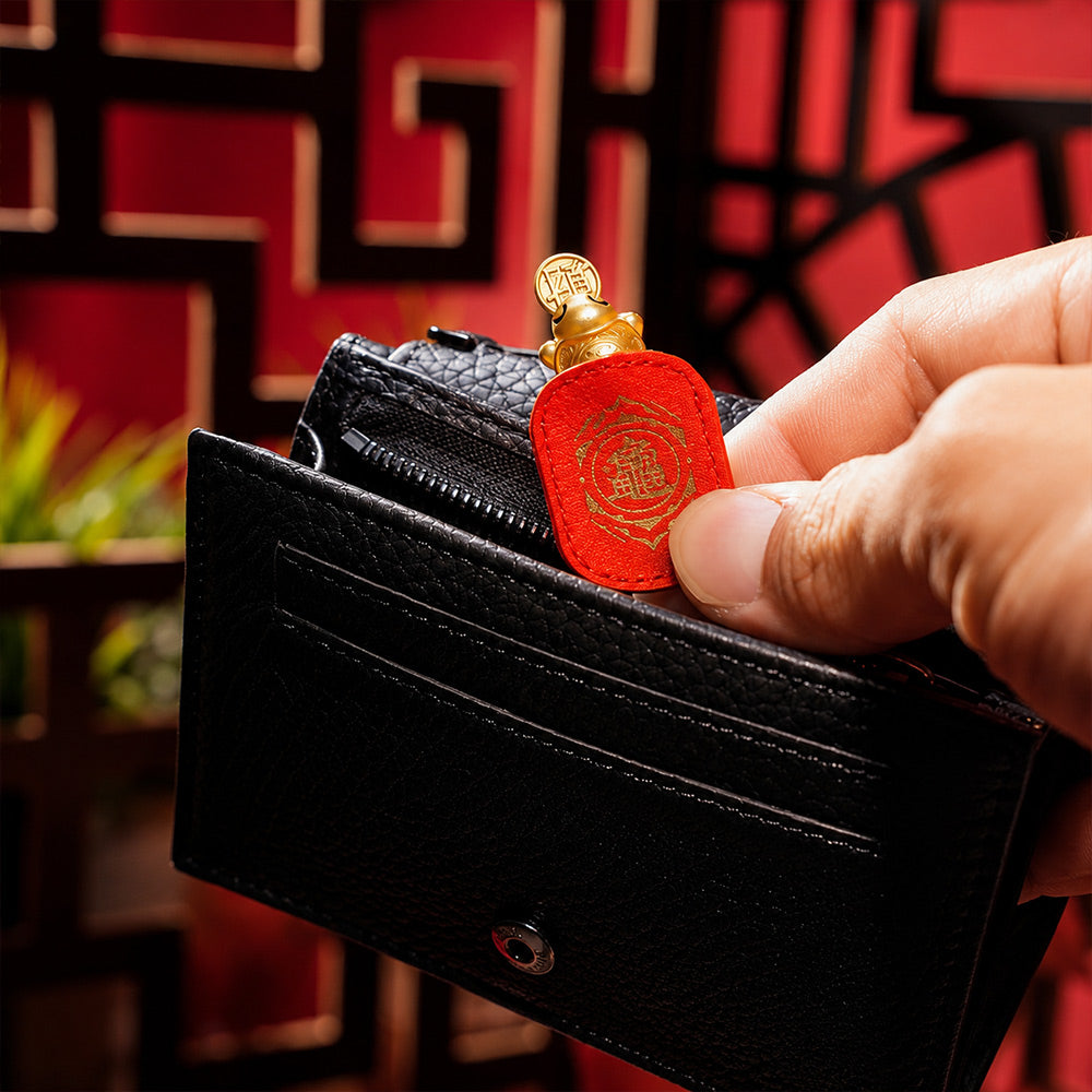2026 Golden Turtle Charm – Bites onto Luck, Never Lets Go