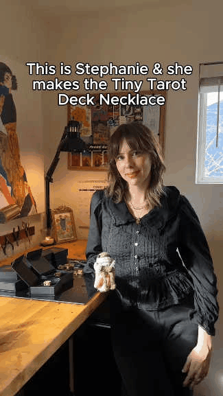 Mini Portable Tarot Pendant with 22 genuine mini tarot cards